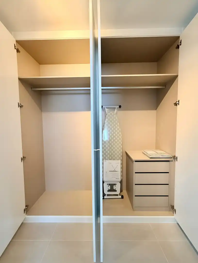 Habitación de Apartamento de alquiler en Estepona con Aire acondicionado, Terraza y Piscina