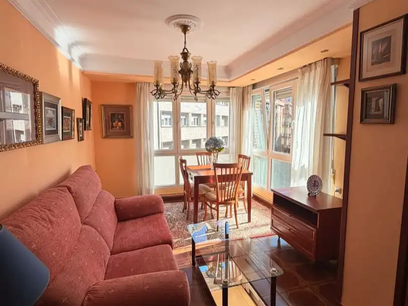 Sala d'estar de Pis en venda en Gijón  amb Terrassa i Balcó