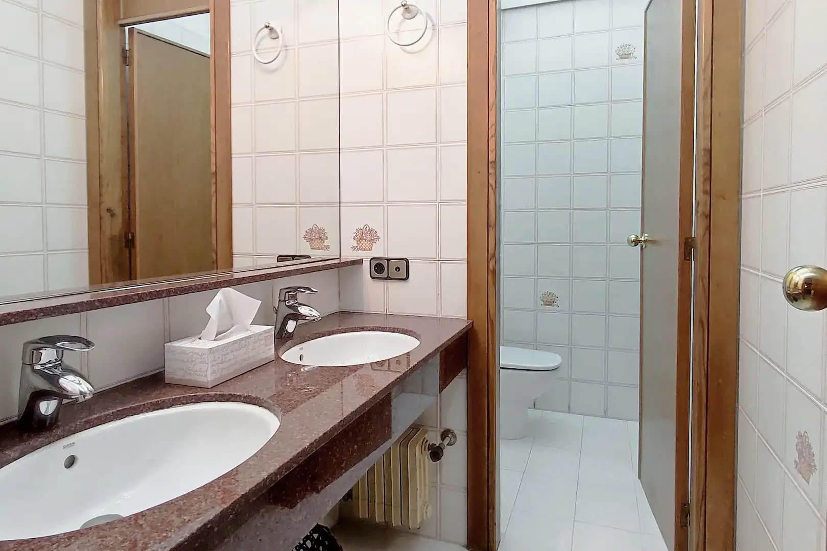 Bathroom of Houses for sale in L'Eliana  with Air Conditioner, Heating and Private garden