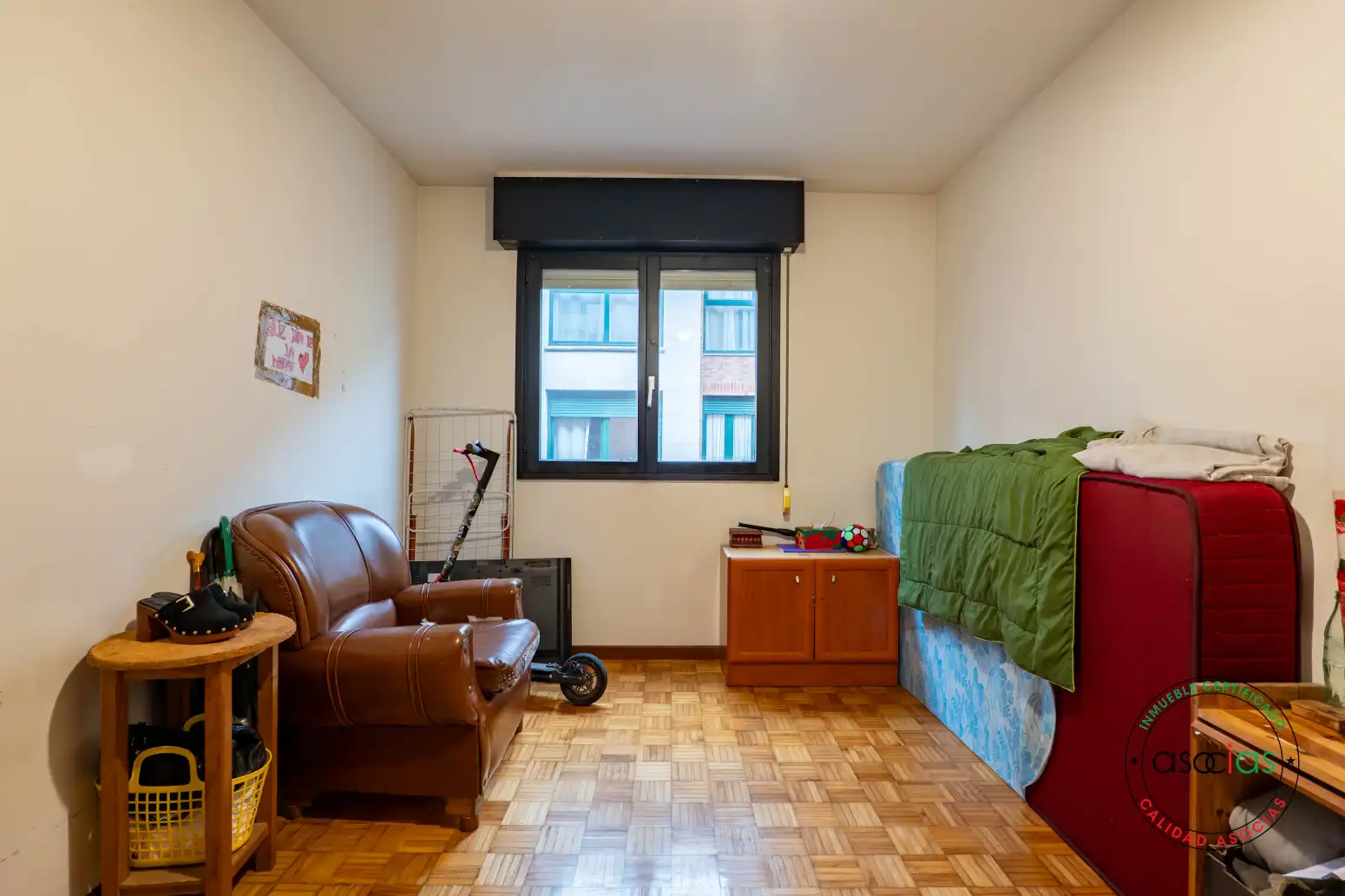 Habitación de Piso en venta en Gijón  con Calefacción, Parquet y Trastero