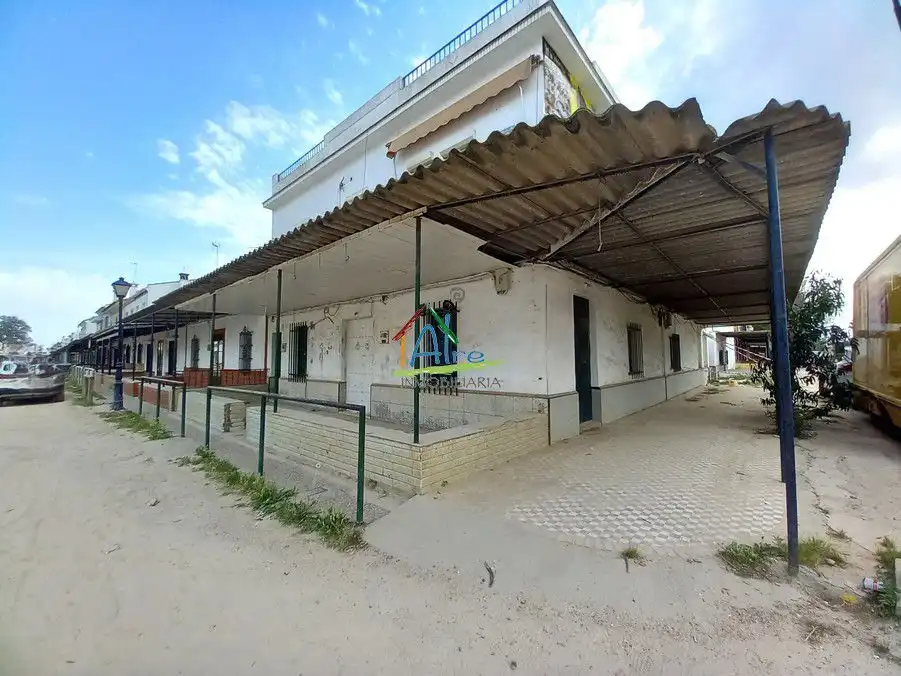 Vista exterior de Casa o xalet en venda en Almonte amb Terrassa, Traster i Balcó