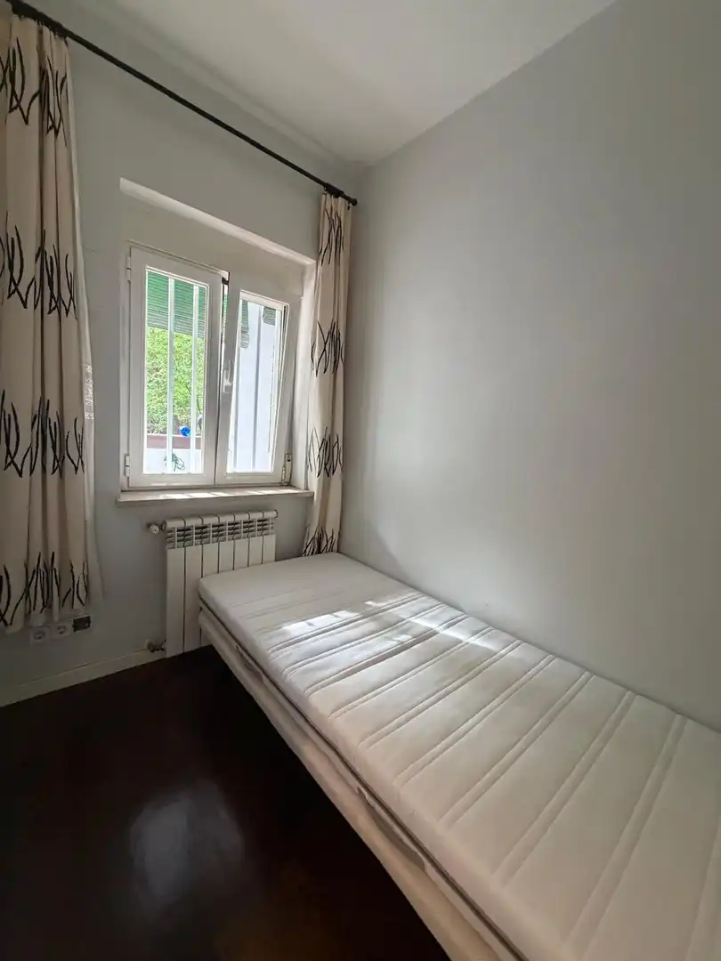 Bedroom of Flat for rent in Madrid  with Air Conditioner and Heating