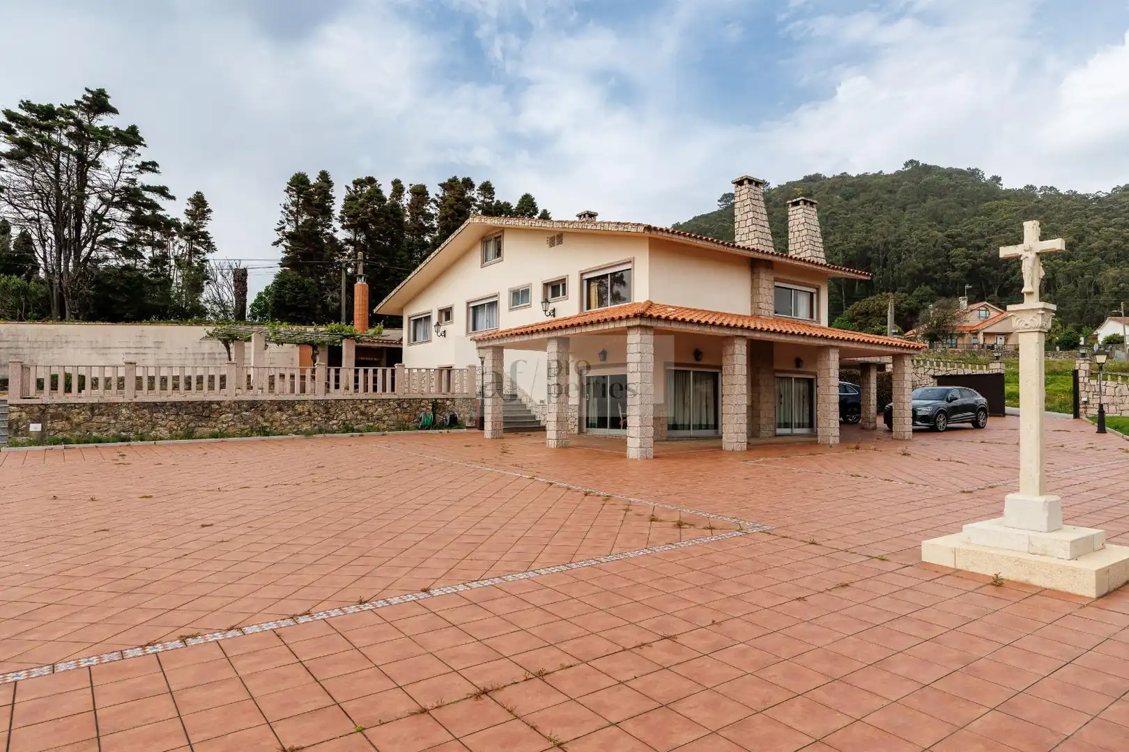 Vista exterior de Casa o xalet en venda en A Guarda   amb Calefacció, Terrassa i Moblat