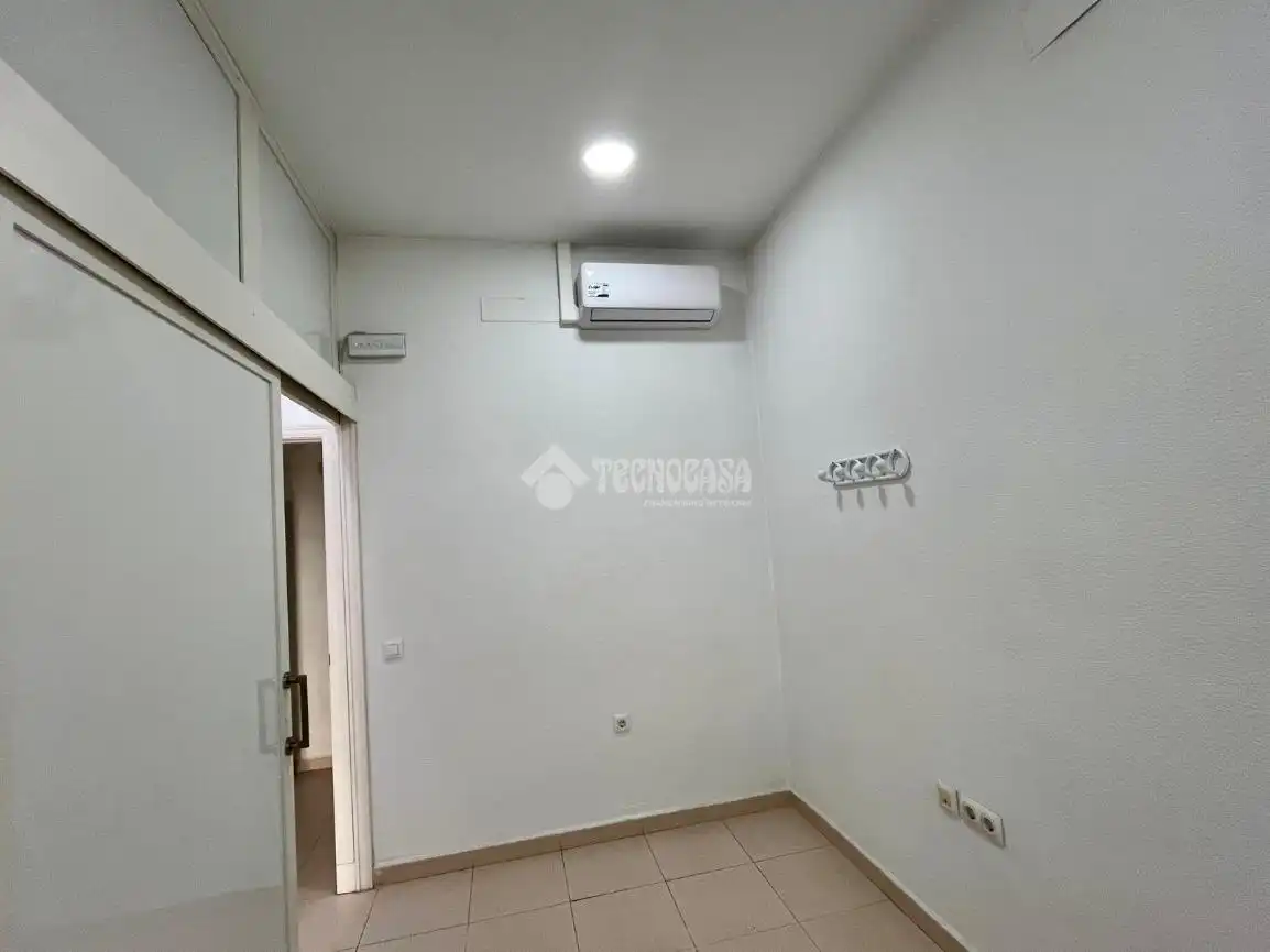 Local comercial de lloguer a Núcleo urbano, imagen 7