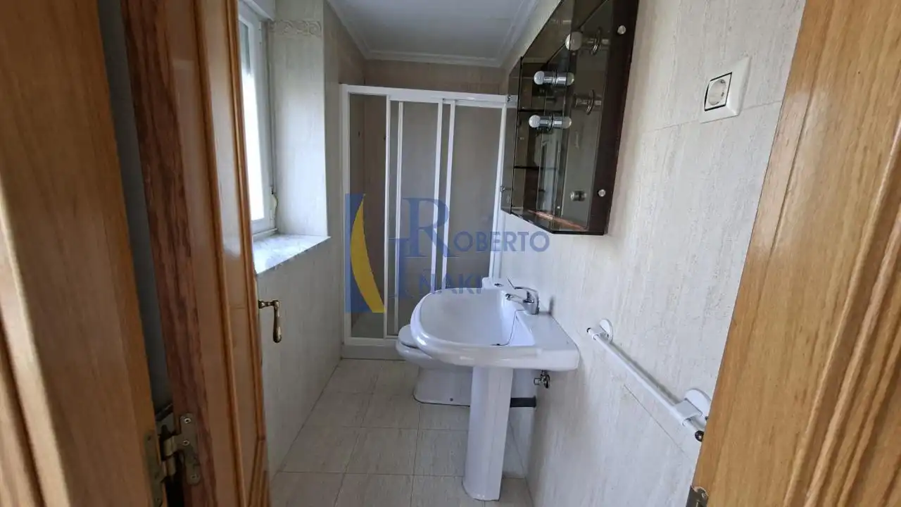 Bany de Casa o xalet en venda en Toral de los Guzmanes amb Calefacció i Jardí privat