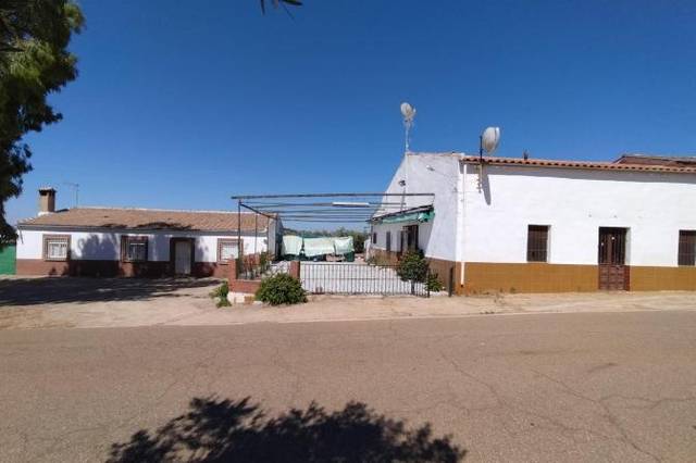 Casa-chalet en Venta en diseminados en Montoro