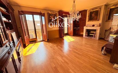 Sala d'estar de Dúplex en venda en Salamanca Capital amb Calefacció, Parquet i Terrassa