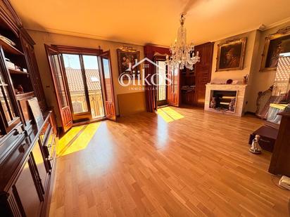 Sala d'estar de Dúplex en venda en Salamanca Capital amb Calefacció, Parquet i Terrassa