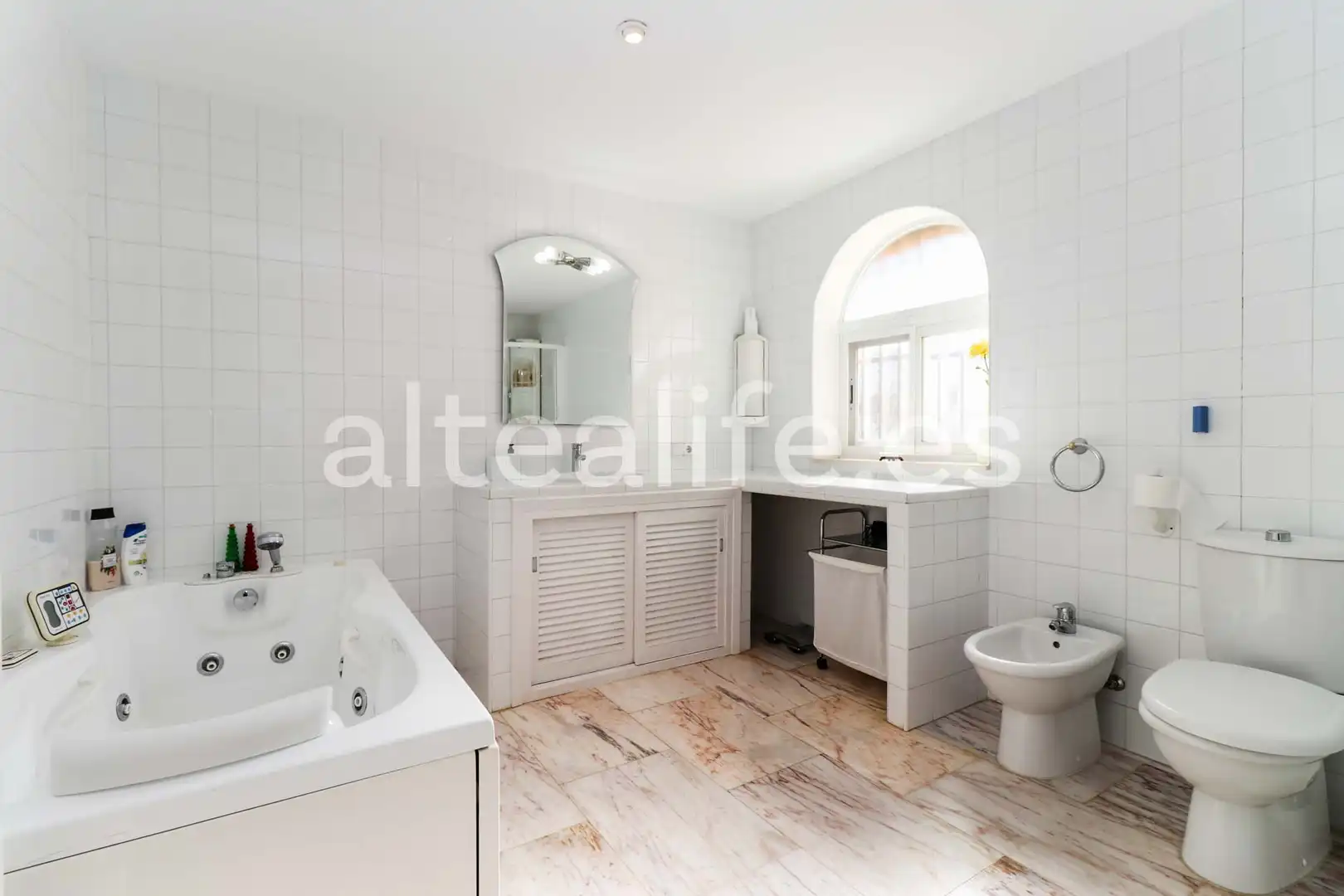 Bathroom of Houses for sale in L'Alfàs del Pi  with Air Conditioner, Heating and Private garden