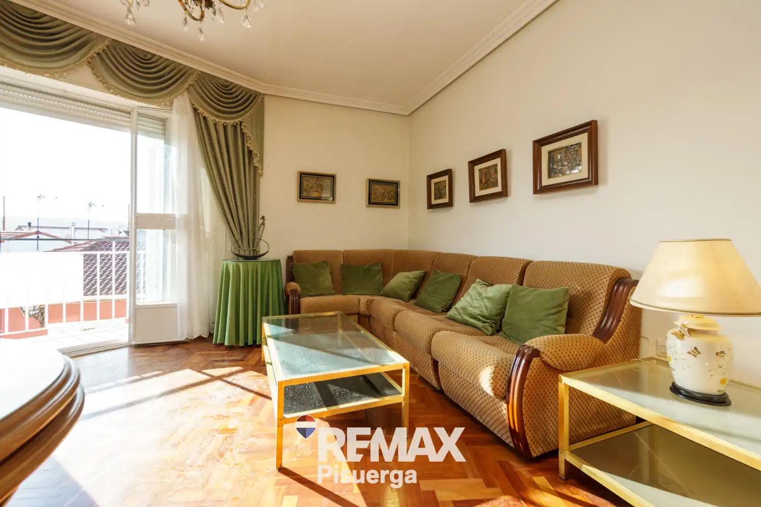 Sala d'estar de Casa o xalet en venda en Venta de Baños amb Jardí privat, Terrassa i Traster