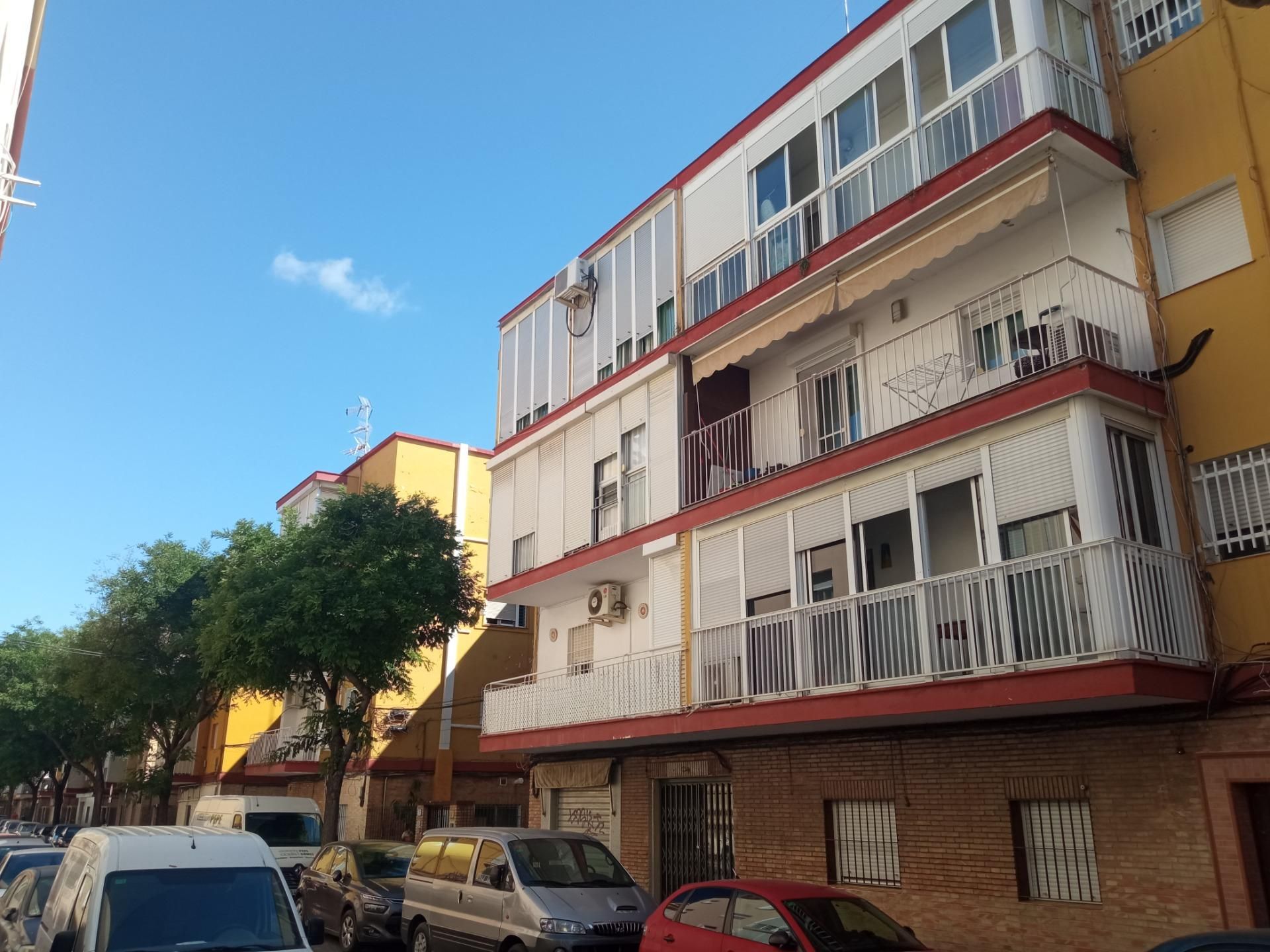 Exterior view of Flat for sale in  Sevilla Capital  with Air Conditioner, Heating and Terrace