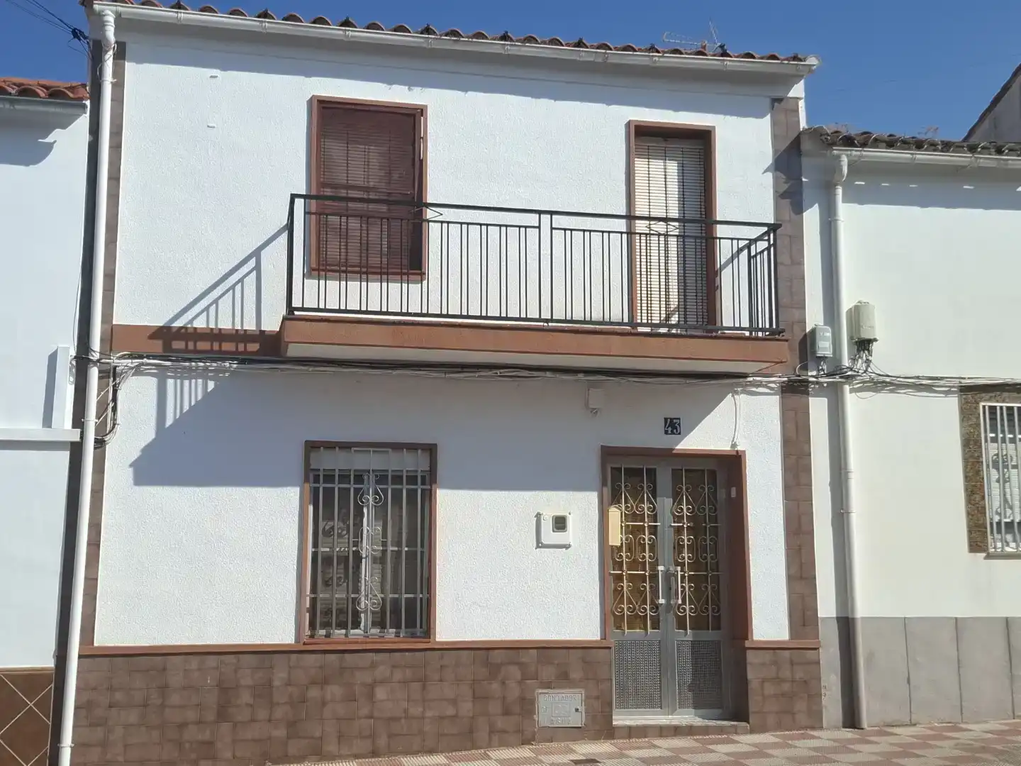 Vista exterior de Casa adosada per a compartir en Almadén amb Aire condicionat, Moblat i Rentadora