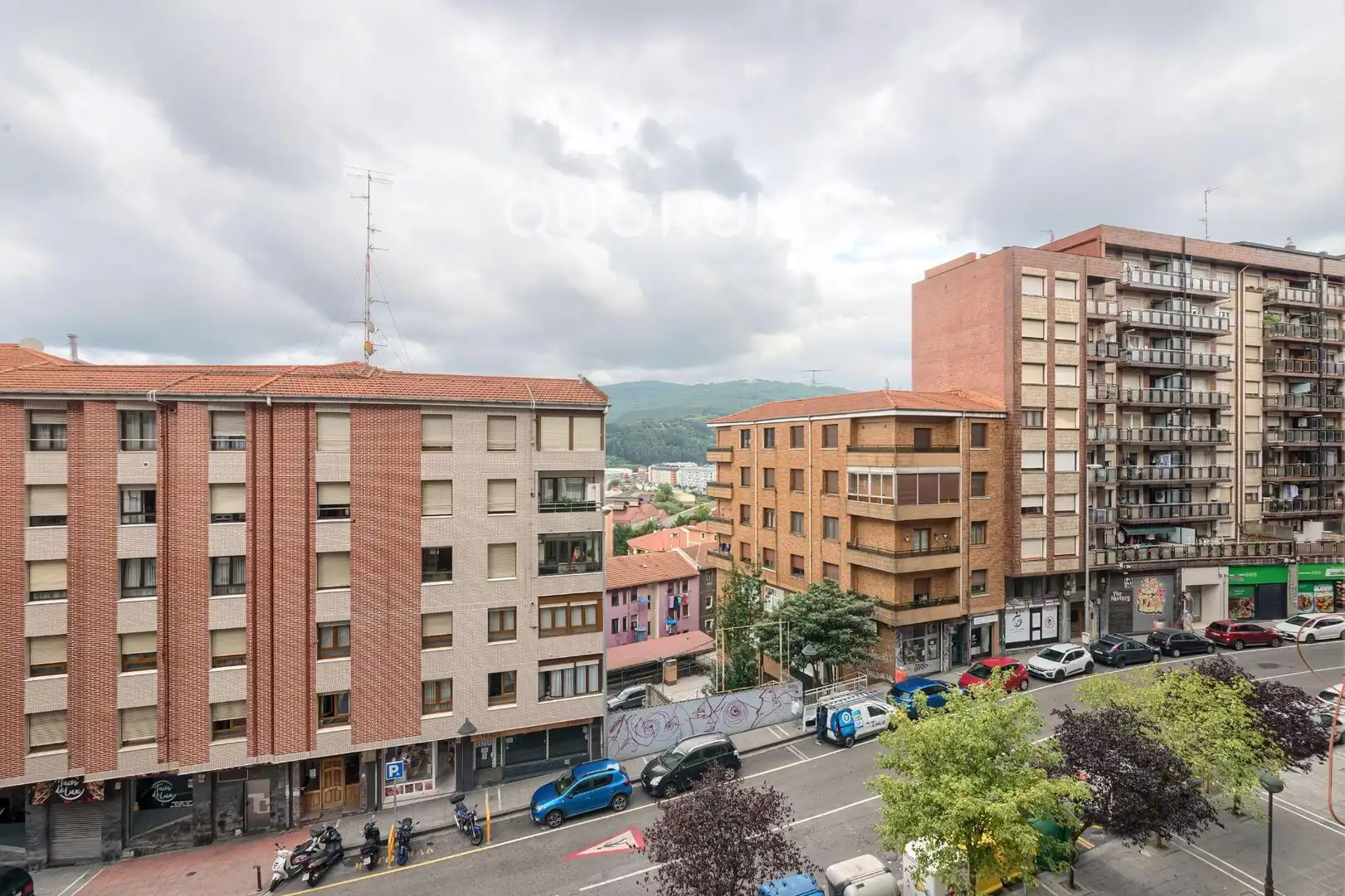 Vista exterior de Pis en venda en Basauri  amb Calefacció i Balcó
