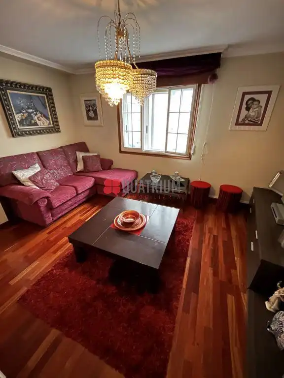 Sala d'estar de Casa o xalet en venda en Santiago de Compostela  amb Calefacció, Jardí privat i Terrassa