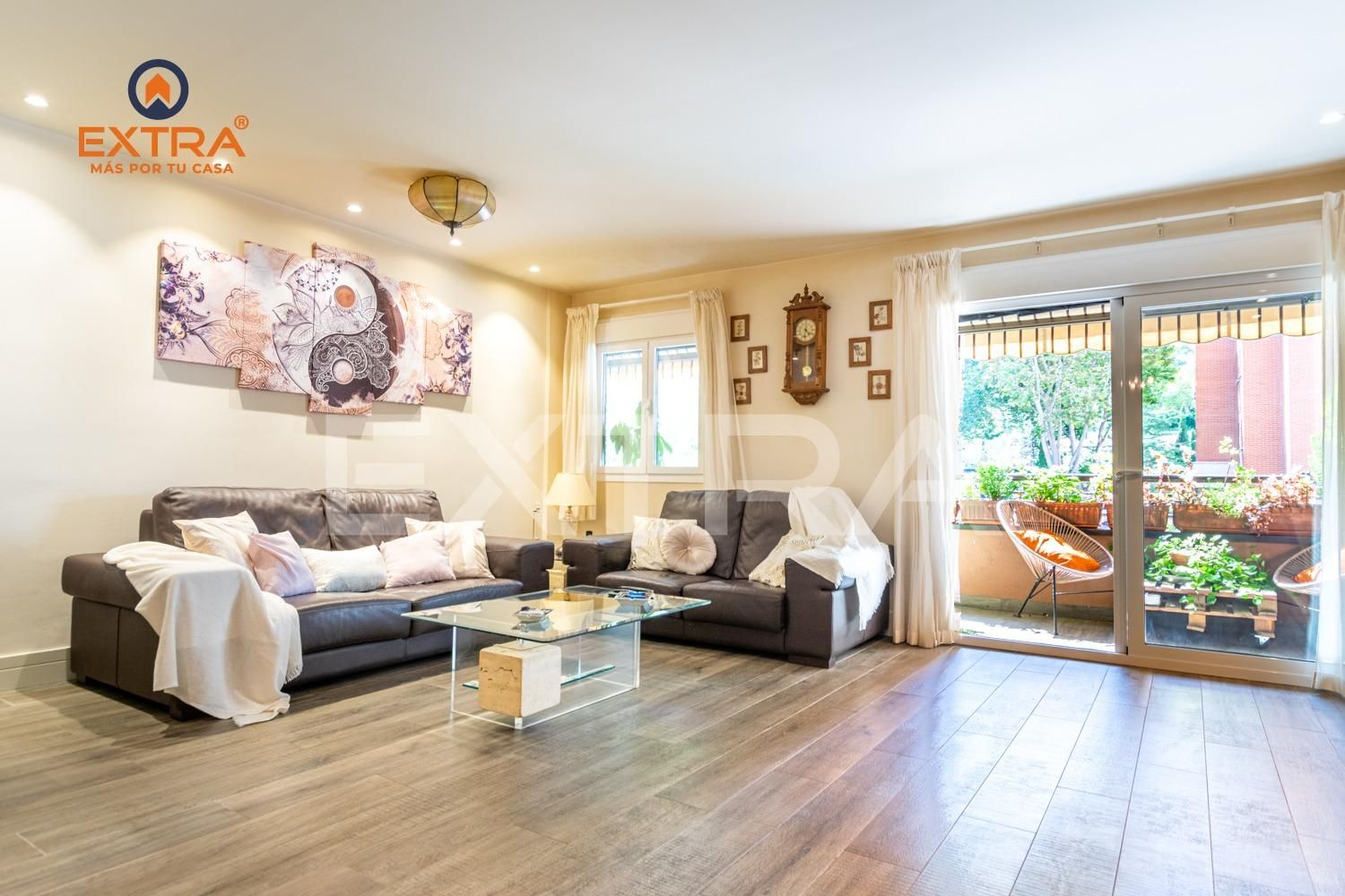 Living room of Flat for sale in  Madrid Capital  with Heating, Private garden and Terrace