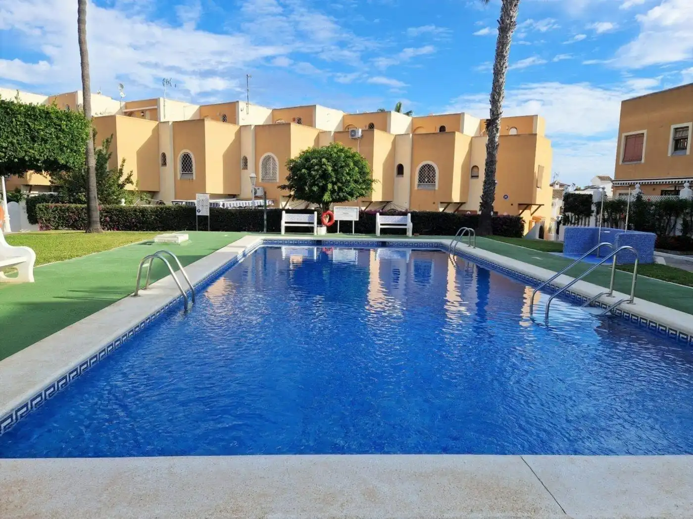 Piscina de Casa o chalet en venta en Torrevieja con Amueblado y Piscina comunitaria