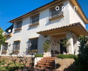 Vista exterior de Casa o xalet en venda en  Córdoba Capital amb Aire condicionat, Calefacció i Jardí privat