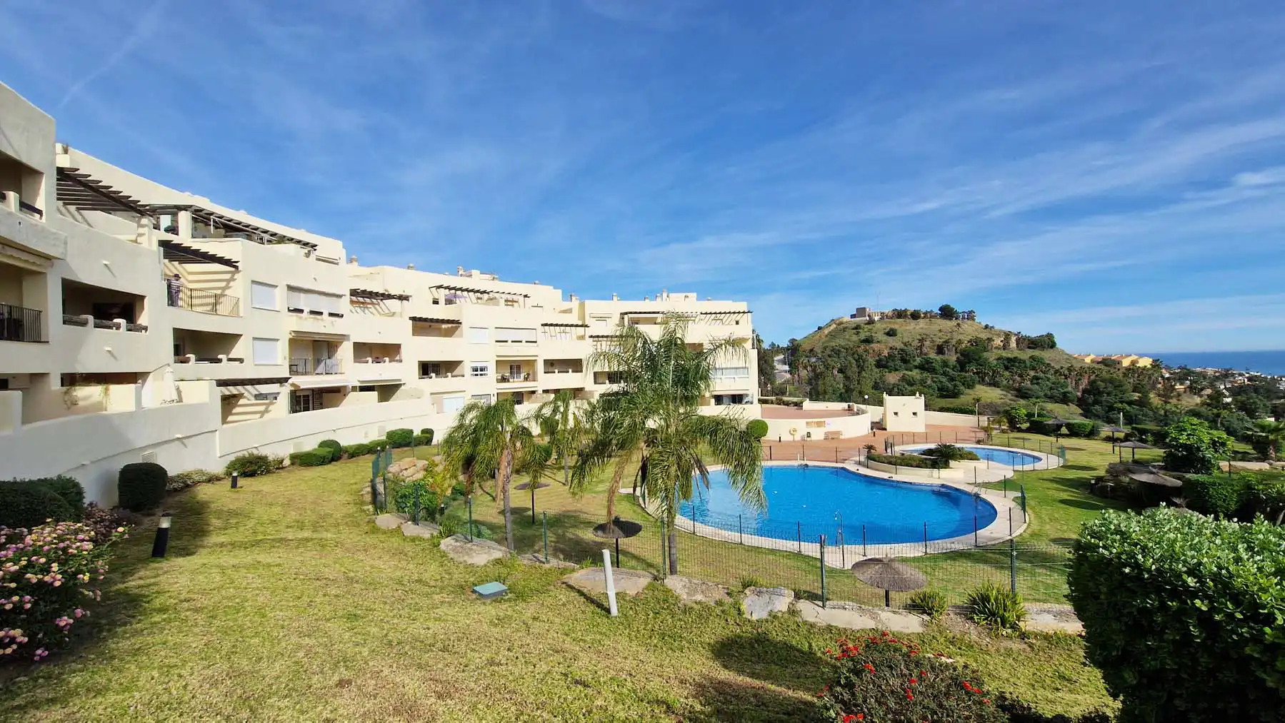 Vista exterior de Àtic en venda en Benalmádena amb Aire condicionat, Calefacció i Terrassa