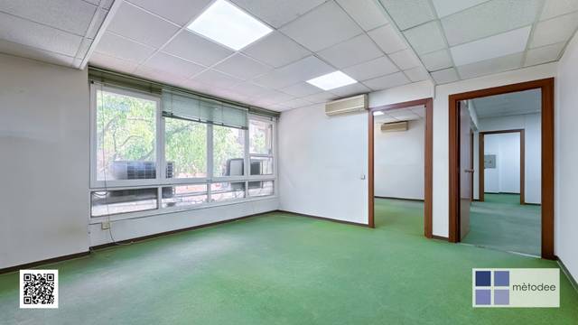 Oficina en Alquiler en Carrer de Còrsega en El Camp de l'Arpa del Clot