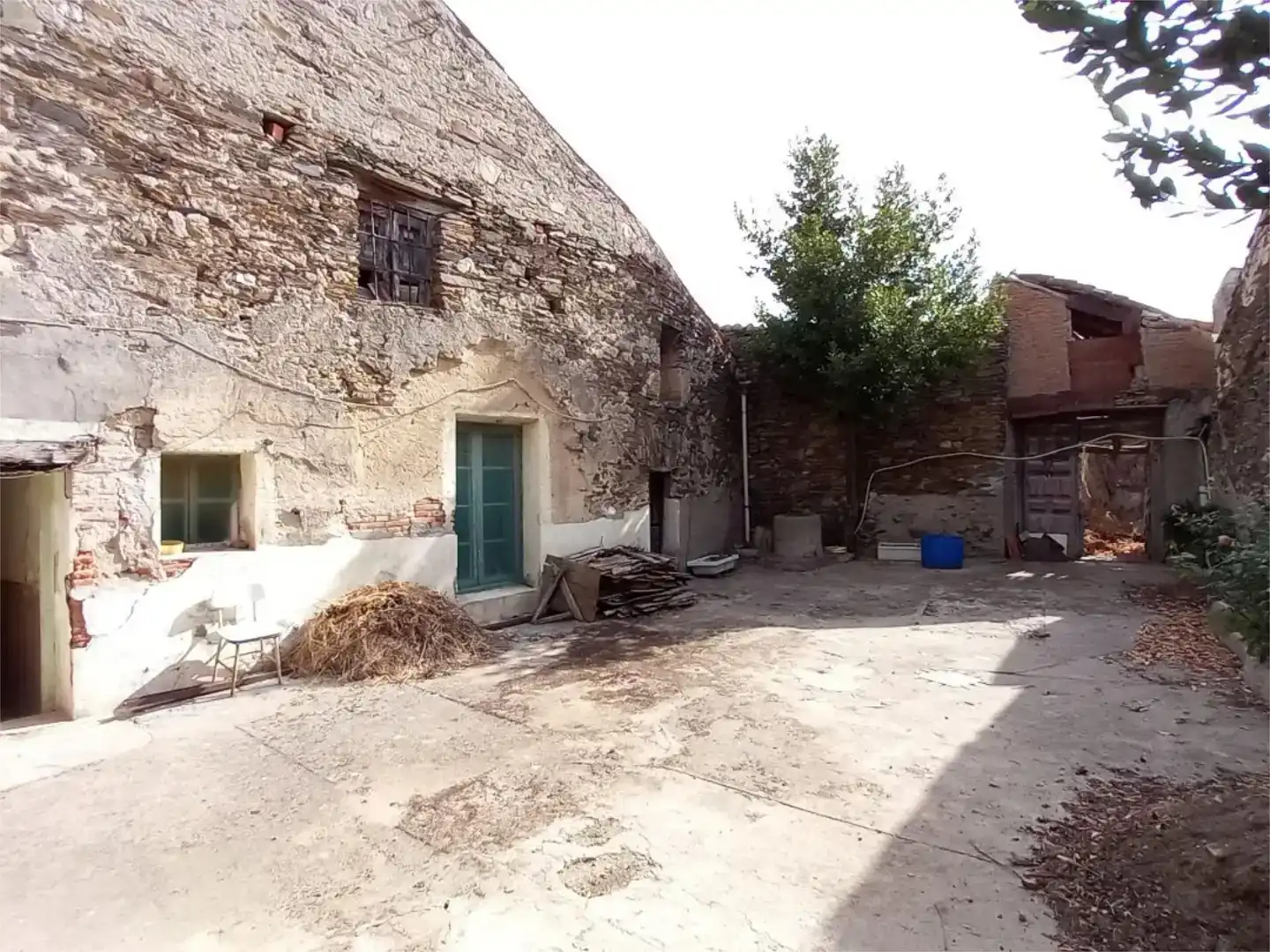 Vista exterior de Piso en venta en Bernardos