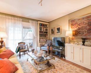 Living room of Flat for sale in  Madrid Capital  with Heating, Terrace and Furnished