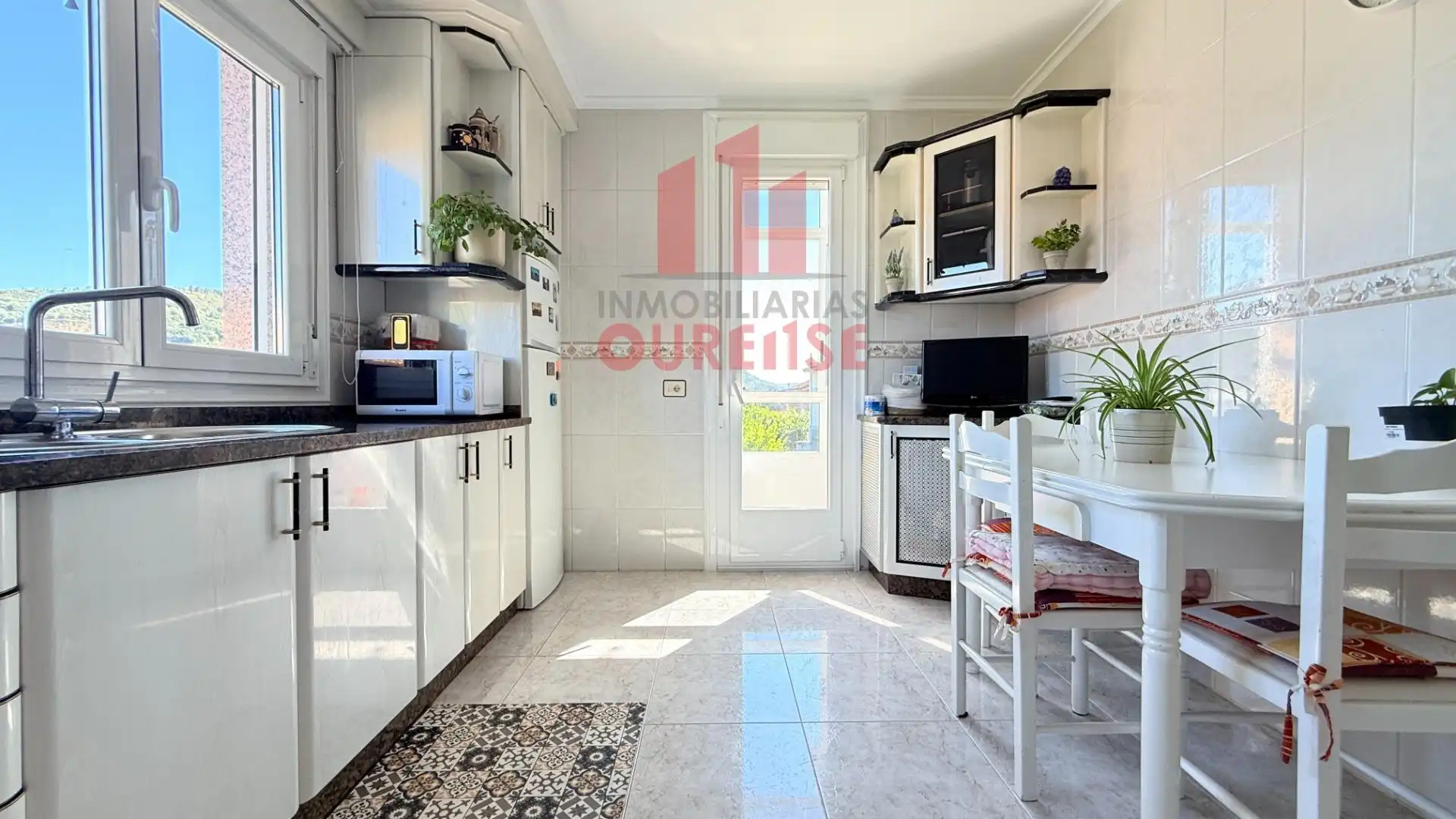 Cocina de Casa o chalet en venta en Ourense Capital  con Jardín privado, Terraza y Trastero