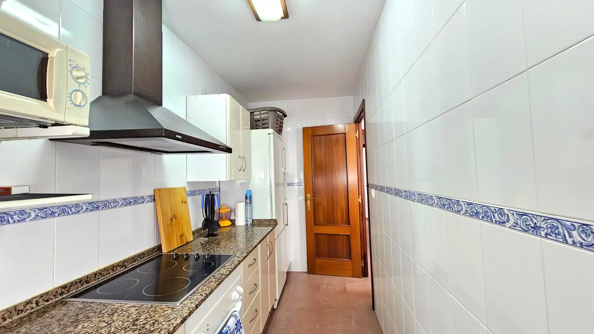 Küche von Wohnung zum Verkauf in Chipiona mit Klimaanlage und Möbliert