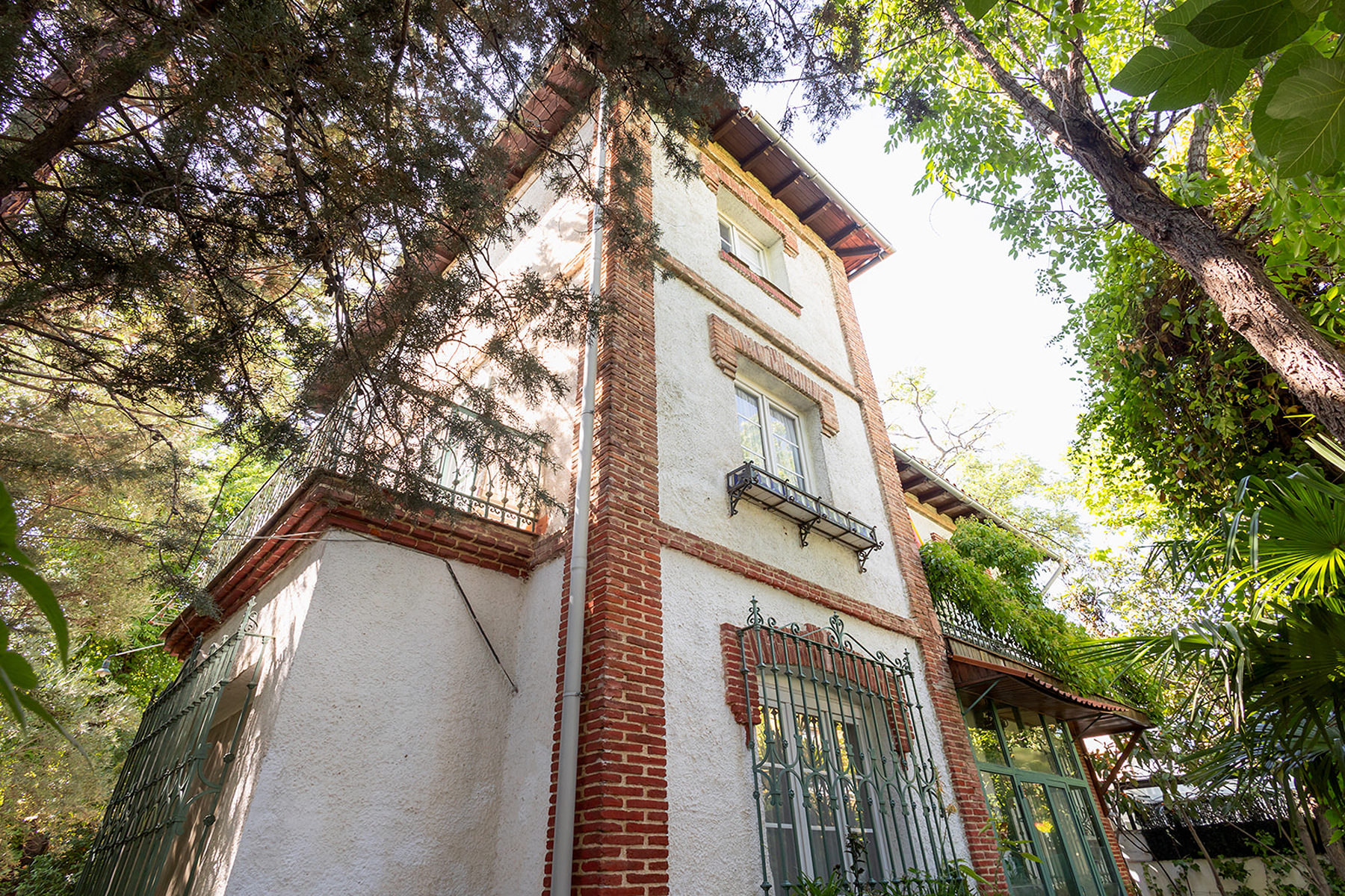 Vista exterior de Casa o xalet en venda en  Madrid Capital amb Jardí privat, Terrassa i Traster
