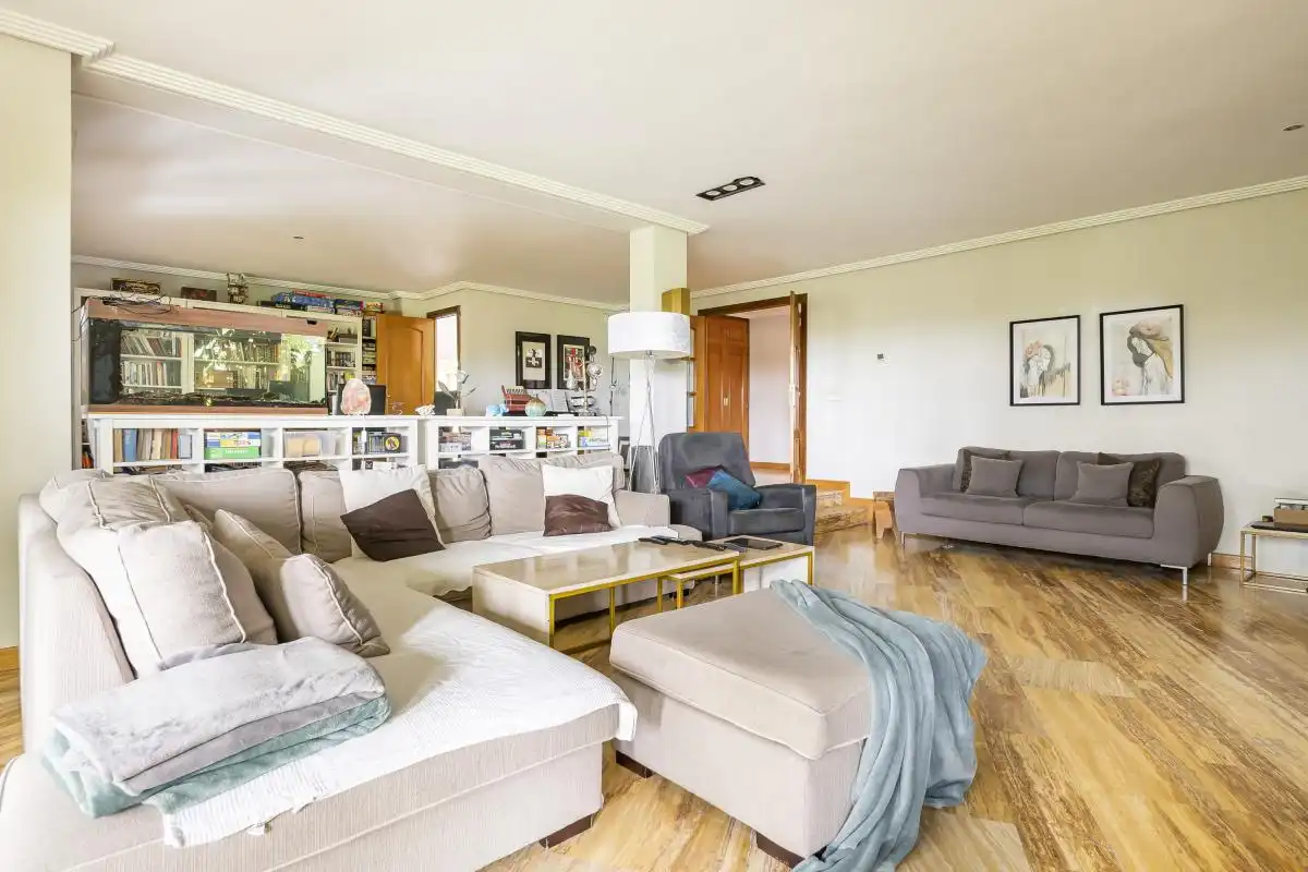 Sala de estar de Casa o chalet en venta en Boadilla del Monte con Aire acondicionado, Calefacción y Jardín privado