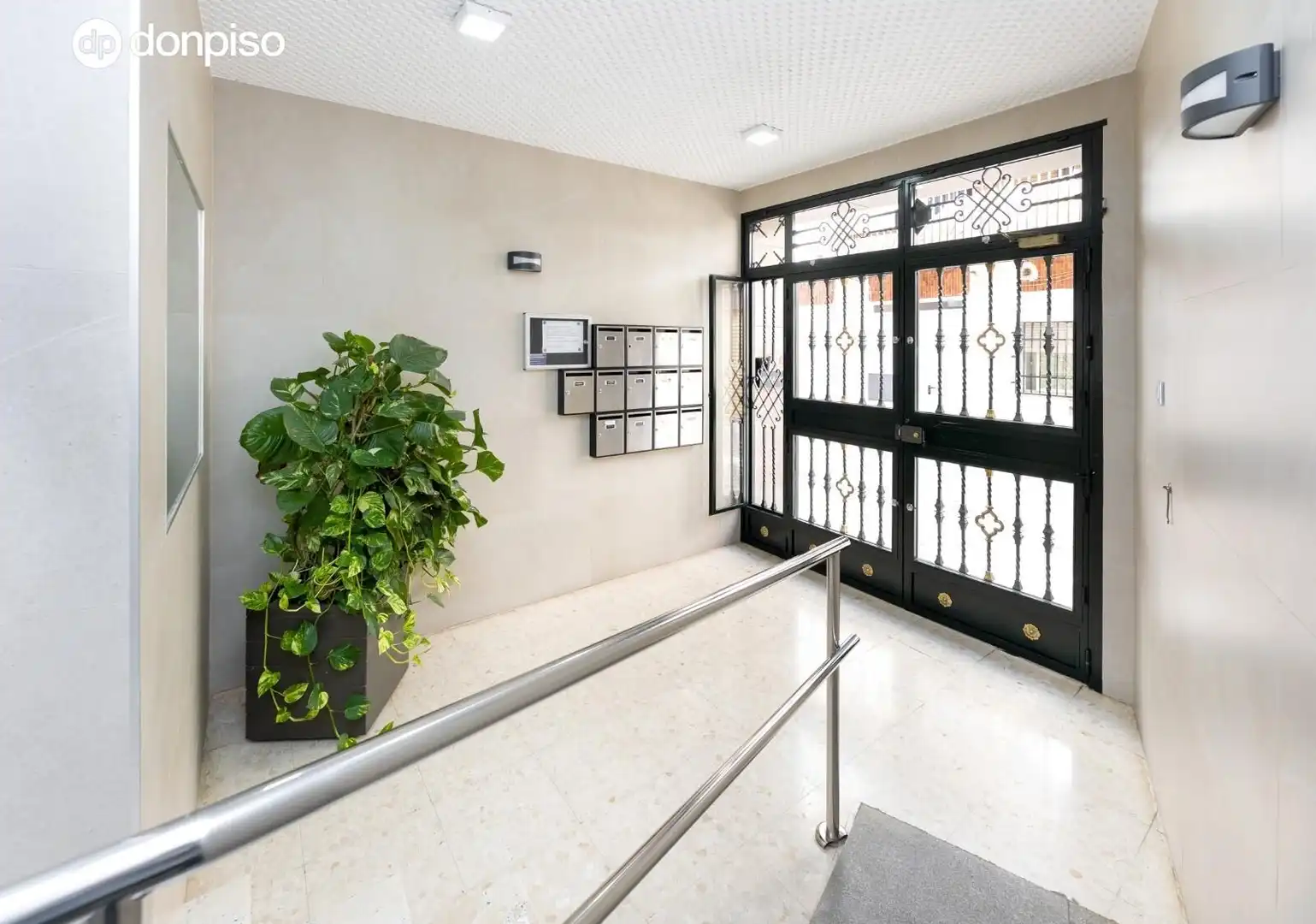 Piso en venta en Granada con Amueblado y Balcón