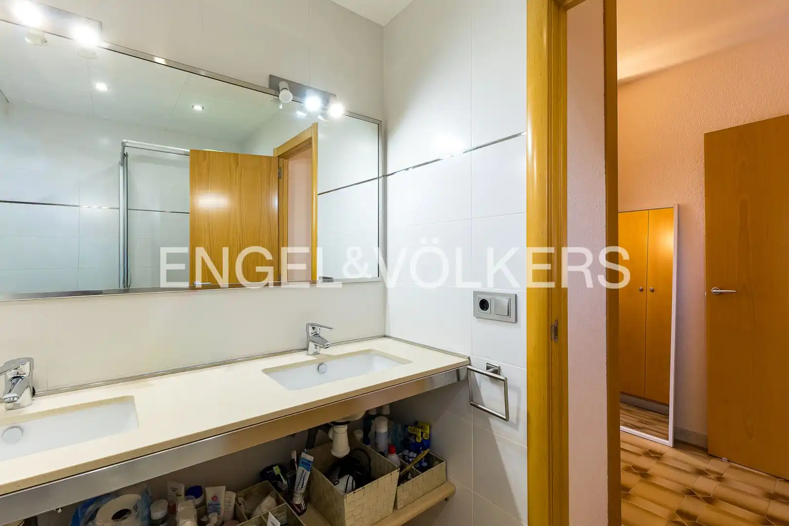 Bathroom of Houses for sale in Roda de Berà  with Air Conditioner, Heating and Private garden