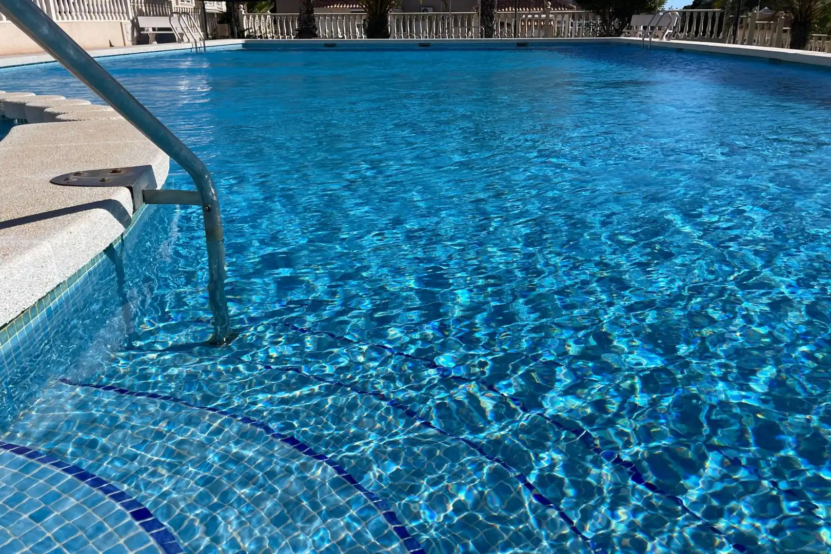 Piscina de Casa adosada en venda en Torrevieja amb Aire condicionat, Jardí privat i Terrassa