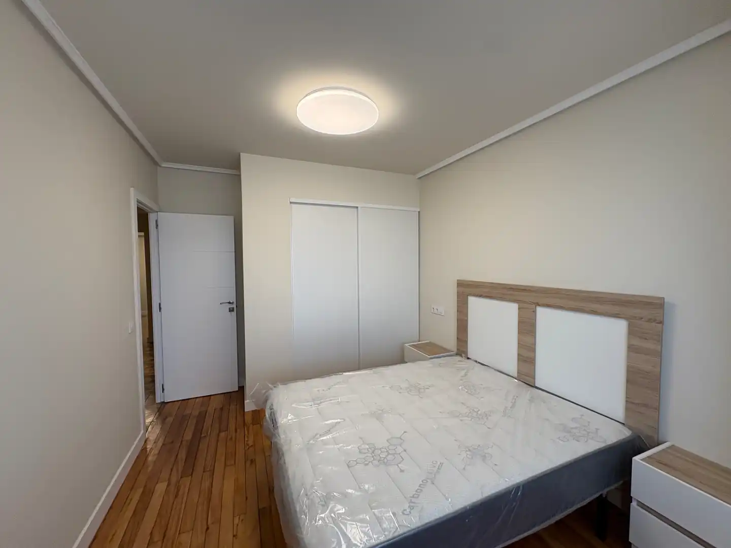 Schlafzimmer von Wohnung zur Miete in Ferrol mit Abstellraum, Möbliert und Ofen