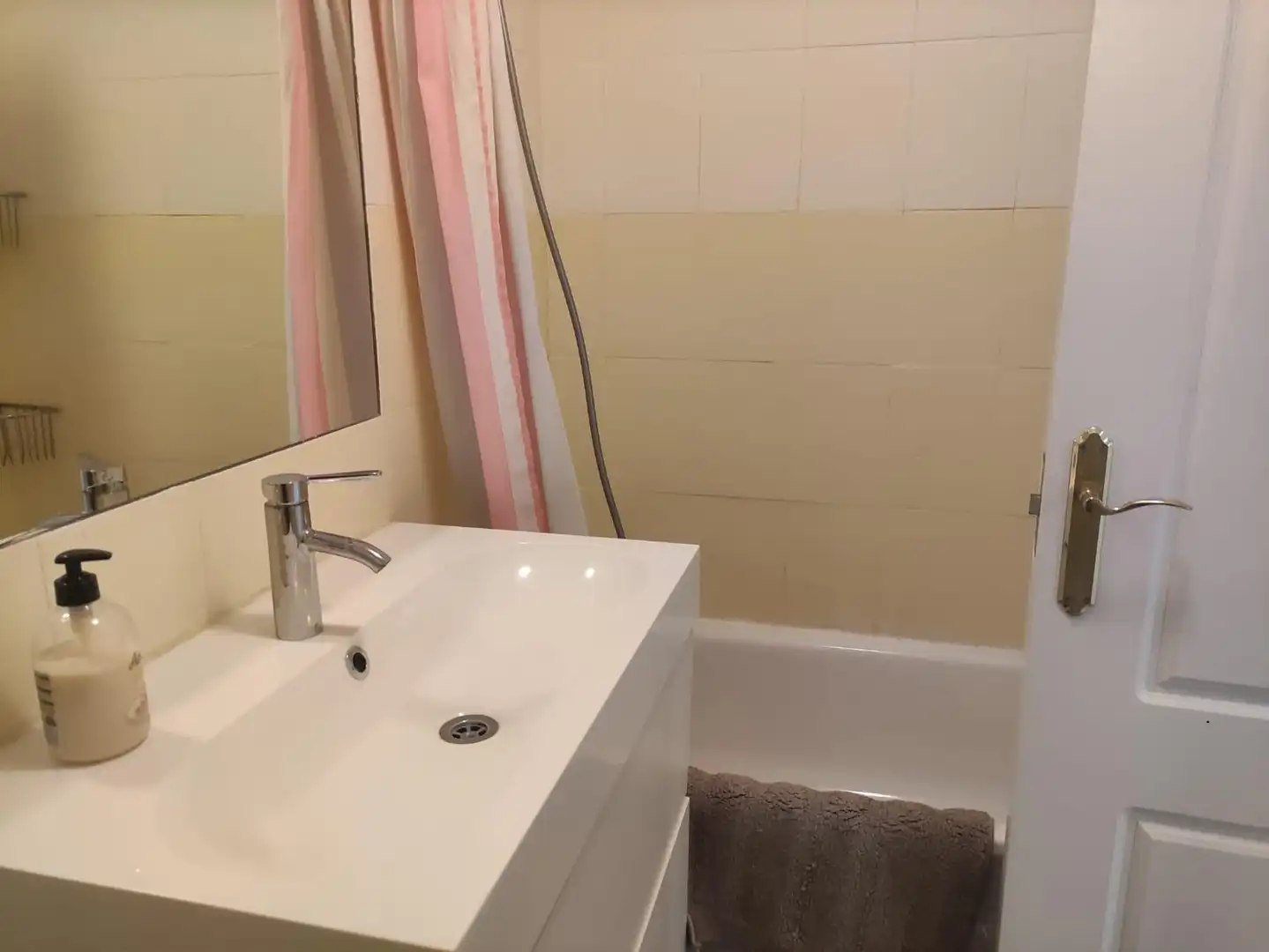 Bathroom of Flat for rent in Sevilla  with Air Conditioner, Heating and Terrace