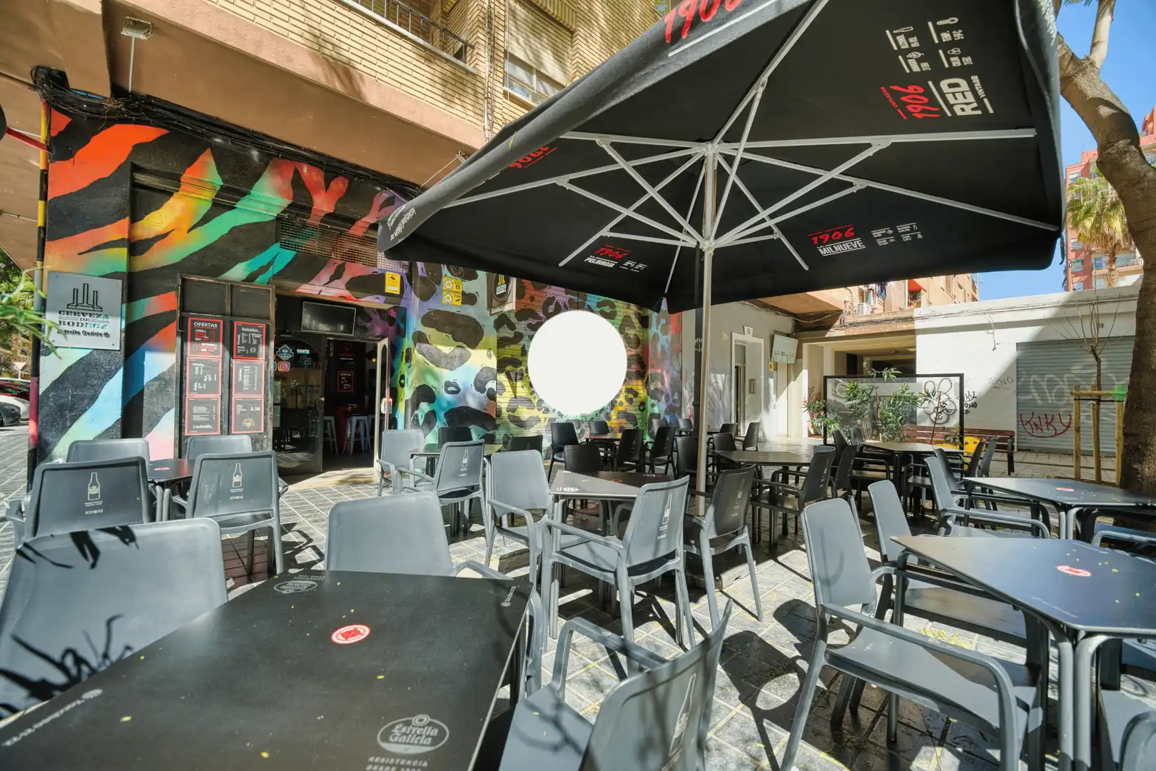 Terrasse von Geschaftsraum zur ubertragung in Valencia mit Klimaanlage, Terrasse und Möbliert