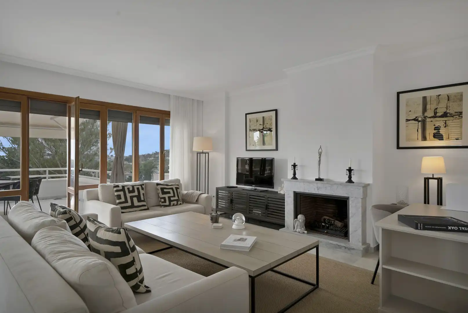 Sala de estar de Apartamento en venta en Marbella con Aire acondicionado, Terraza y Piscina