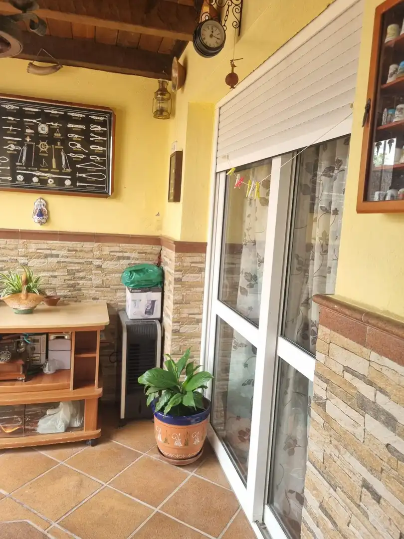 Casa adosada en venda en Algeciras amb Jardí privat, Traster i Piscina comunitària