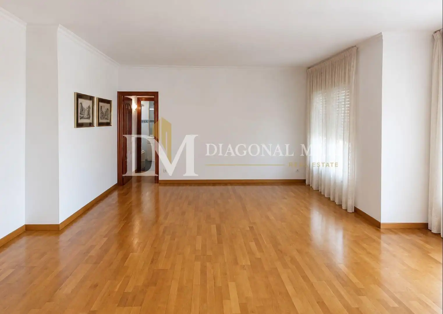 Sala d'estar de Pis en venda en Barcelona amb Calefacció, Traster i Balcó