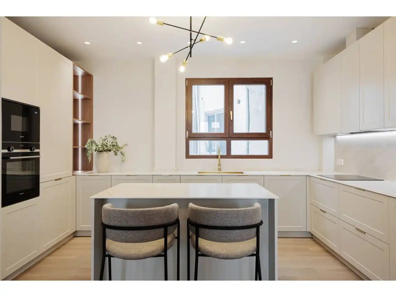 Kitchen of Flat for sale in Valencia  with Air Conditioner, Heating and Parquet flooring