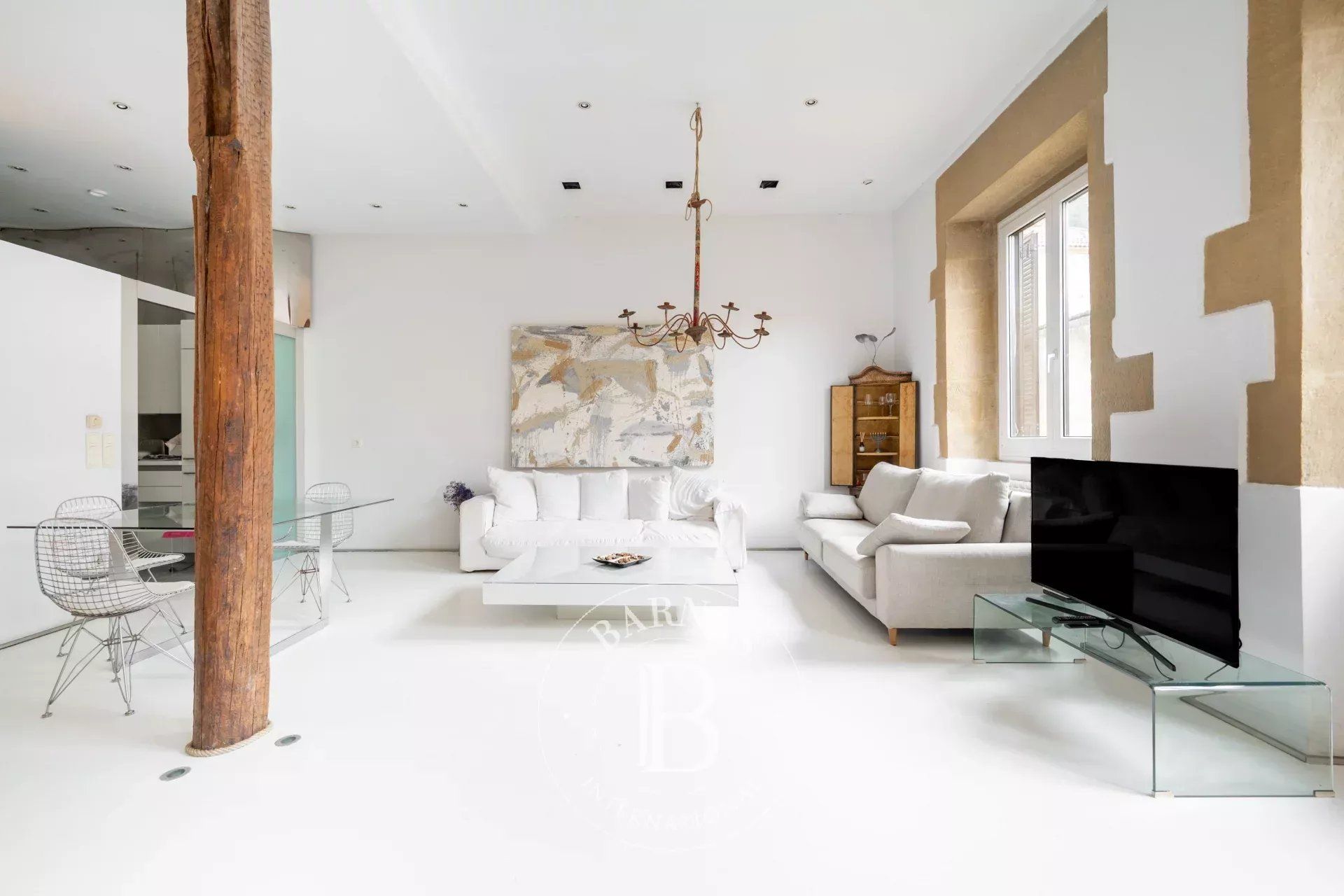 Sala d'estar de Pis en venda en Donostia - San Sebastián  amb Calefacció i Moblat