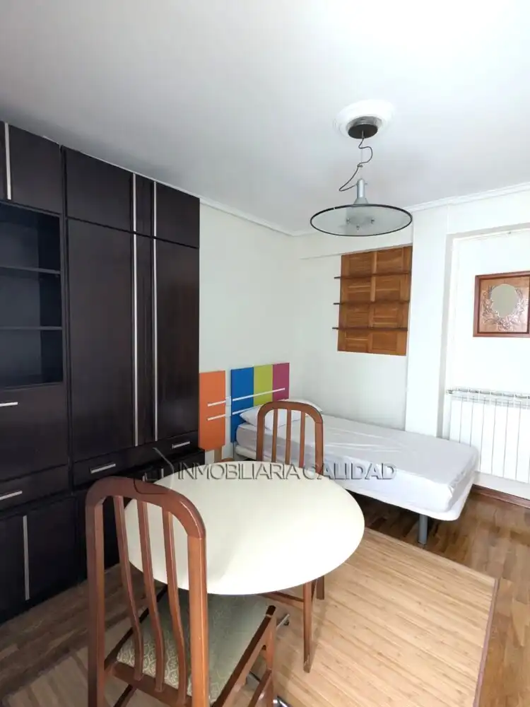 Habitación de Piso de alquiler en Burgos con Calefacción y Amueblado