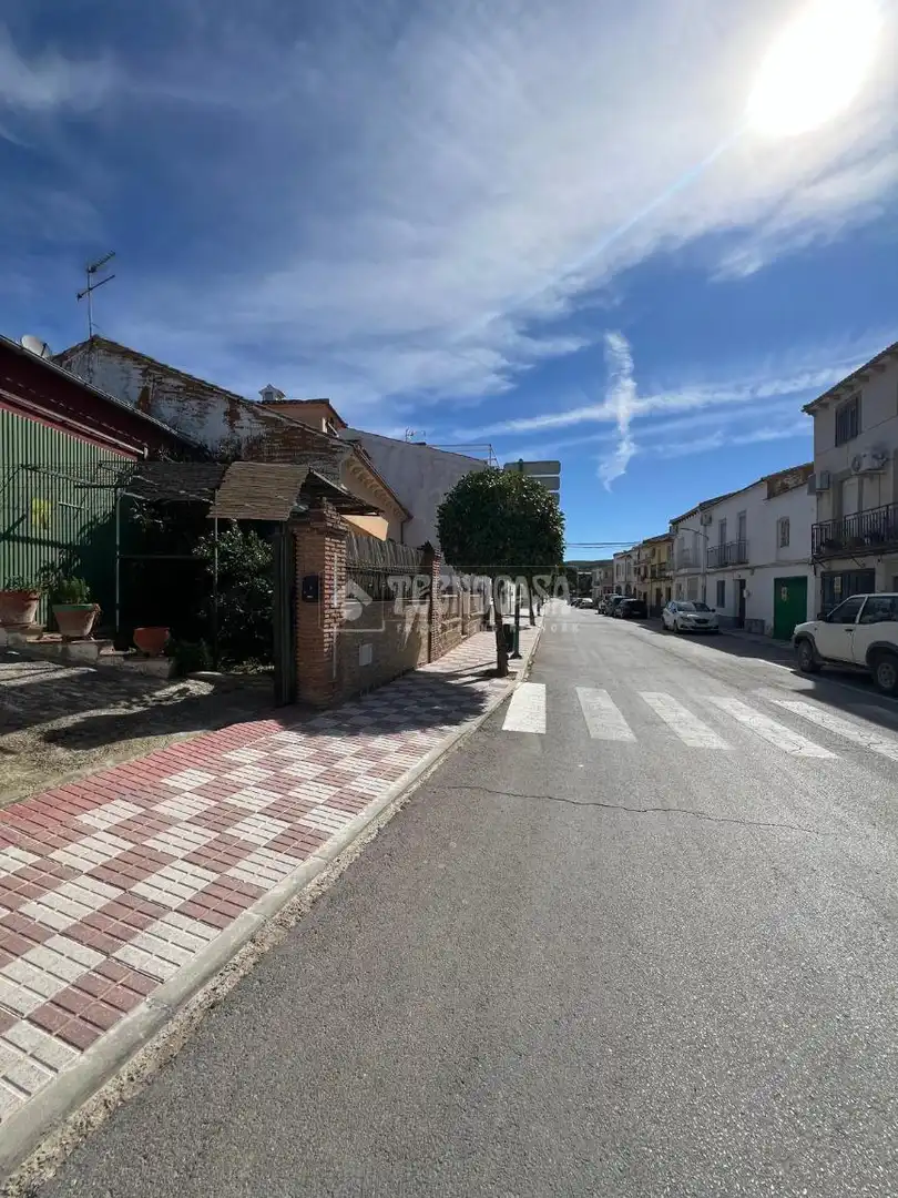 Außenansicht von Garage zum Verkauf in Lupión