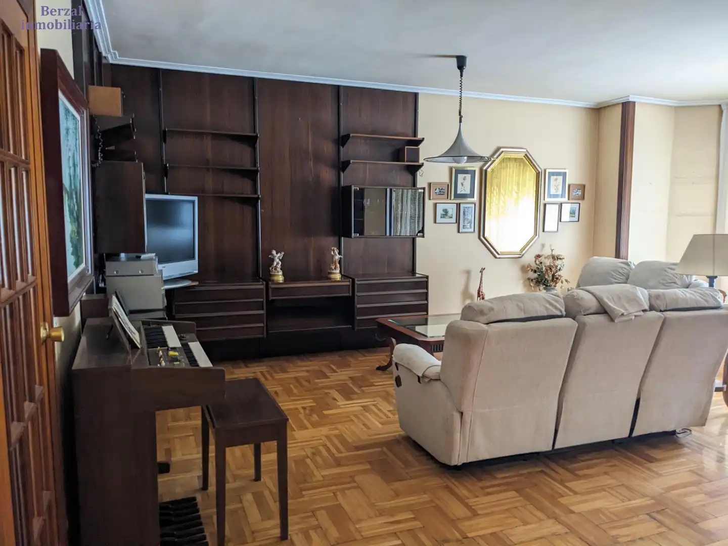 Sala d'estar de Pis en venda en  Logroño amb Calefacció i Terrassa
