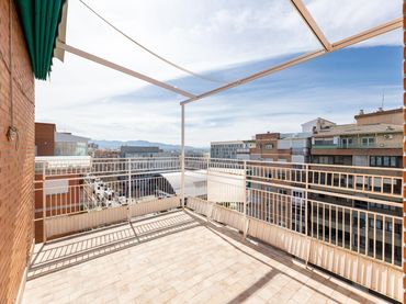 Penthouse with lift for sale in Calle Emperatriz Eugenia 16