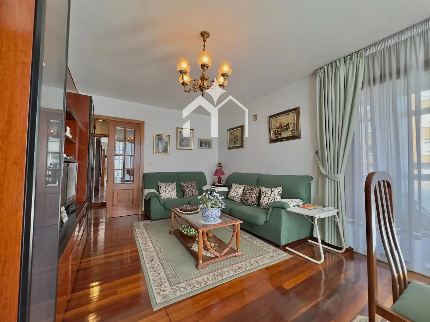 Sala d'estar de Pis en venda en Cangas  amb Calefacció, Parquet i Terrassa