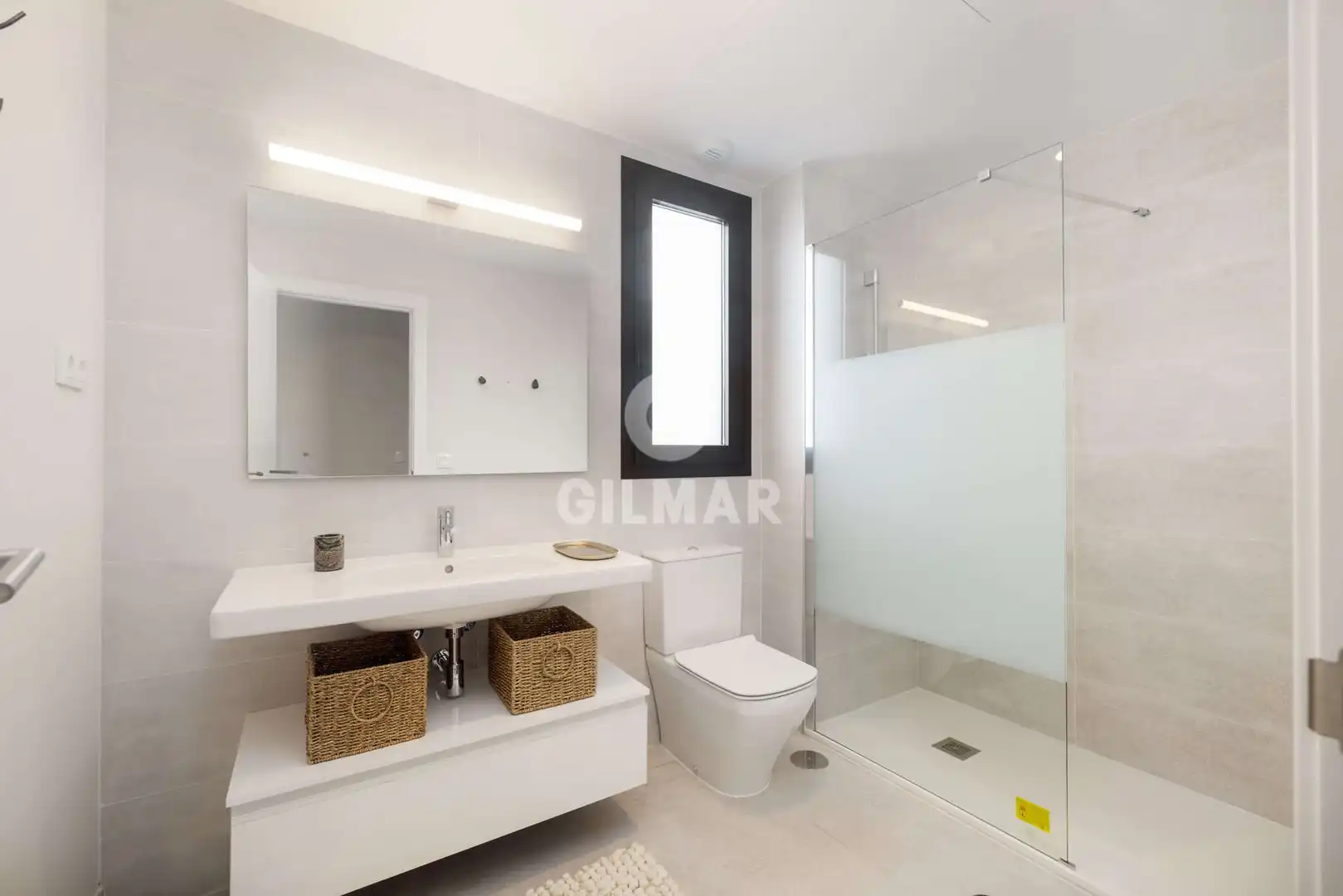 Baño de Ático en venta en Estepona con Calefacción, Trastero y Piscina