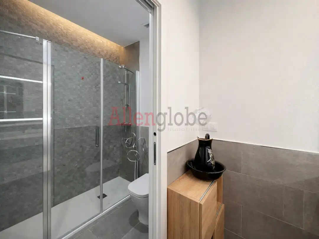 Badezimmer von Wohnung zum Verkauf in Oviedo  mit Heizung und Parkett