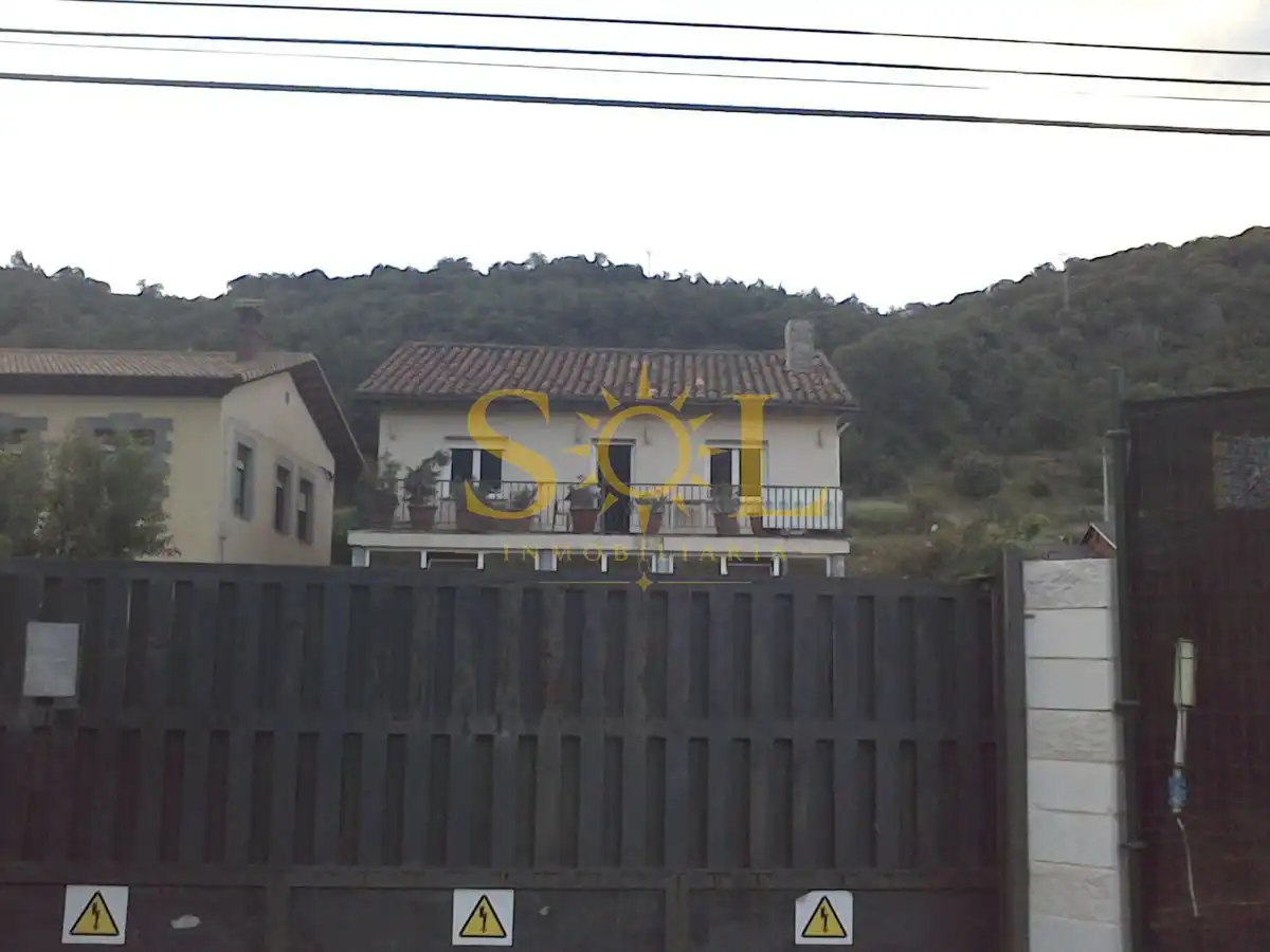 Vista exterior de Casa o xalet en venda en La Pola de Gordón  amb Terrassa