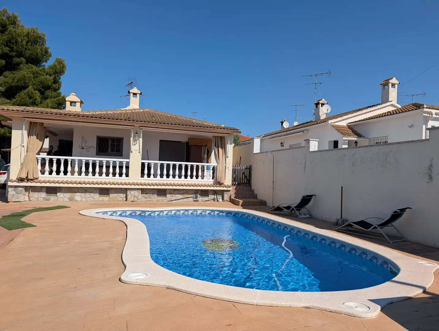 Piscina de Casa o xalet en venda en Cunit amb Aire condicionat, Calefacció i Terrassa