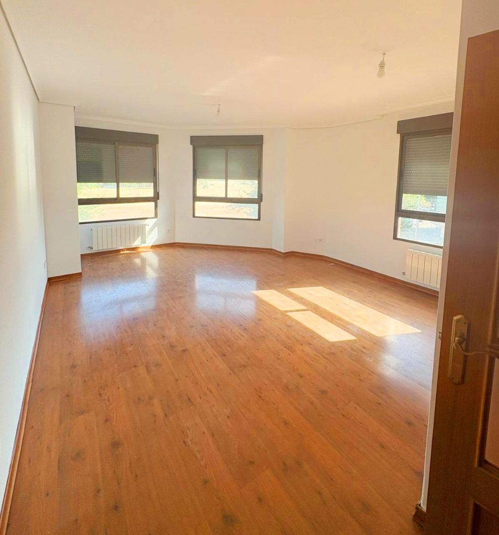 Living room of Single-family semi-detached for sale in  Albacete Capital  with Heating, Parquet flooring and Internet